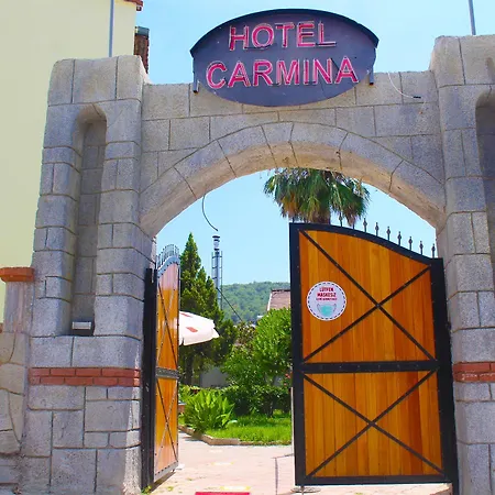 فندق Carmina