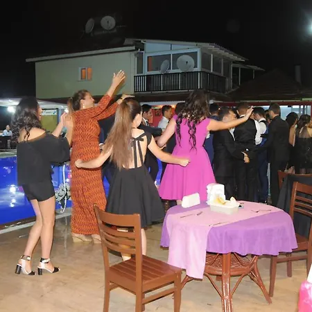 فندق Carmina 3*